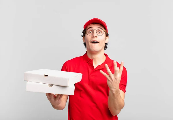 Pizza Leveren Jongen Zoek Wanhopig Gefrustreerd Gestresst Ongelukkig Geïrriteerd Schreeuwen — Stockfoto