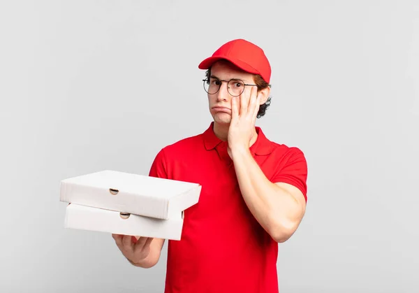 Pizza Leveren Jongen Voelt Zich Verveeld Gefrustreerd Slaperig Een Vermoeiende — Stockfoto