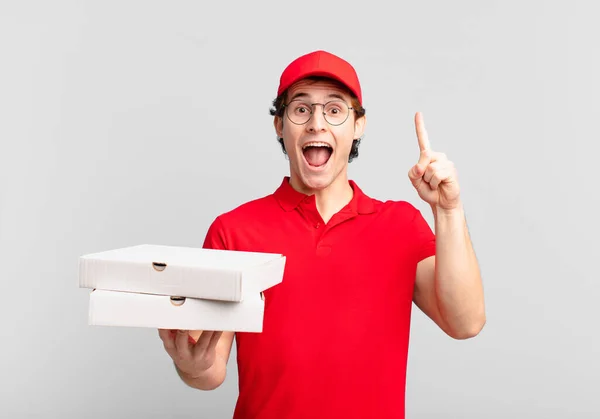 Pizza Leveren Jongen Voelen Als Een Gelukkig Opgewonden Genie Het — Stockfoto