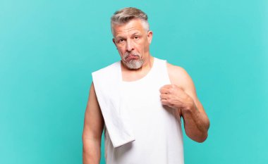 Son sınıf sporcusu kibirli, başarılı, pozitif ve gururlu görünüyor.