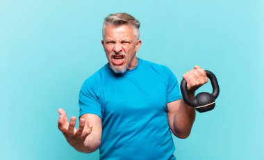 Son sınıf öğrencisi sinirli, sinirli ve sinirli görünüyor. Senin neyin var?     