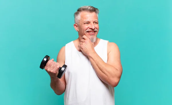 Senior Atleet Man Glimlachend Met Een Gelukkige Zelfverzekerde Uitdrukking Met — Stockfoto