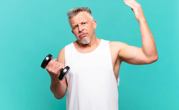 Atleta Sênior Homem Sentindo Estressado Ansioso Cansado Frustrado Puxando Pescoço — Fotografia de Stock