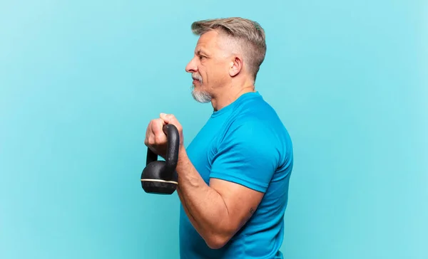 Senior Atleet Profiel Bekijken Zoek Naar Ruimte Kopiëren Vooruit Denken — Stockfoto