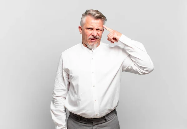 Anziano Uomo Affari Sente Confuso Perplesso Mostrando Che Sei Pazzo — Foto Stock