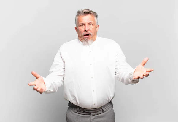 Senior Businessman Feeling Extremely Shocked Surprised Anxious Panicking Stressed Horrified — Stock Photo, Image