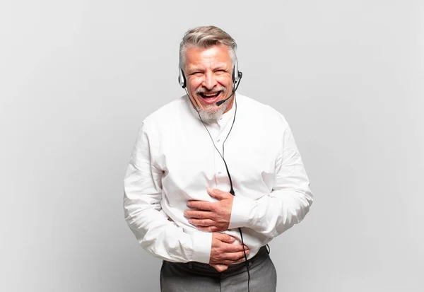 Senior Telemarketer Hlasitě Směje Nějakému Vtipu Cítí Šťastný Veselý Baví — Stock fotografie