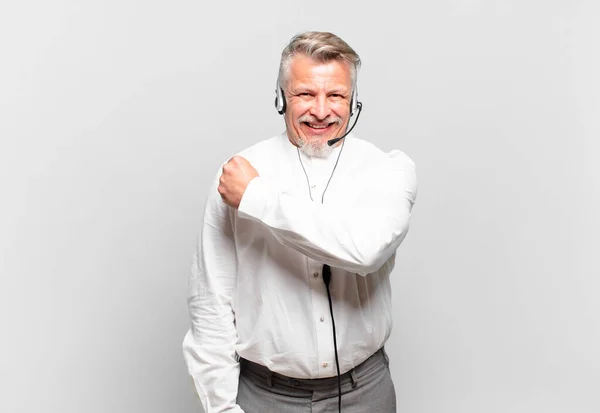 Senior Telemarketer Fühlt Sich Glücklich Positiv Und Erfolgreich Motiviert Wenn — Stockfoto