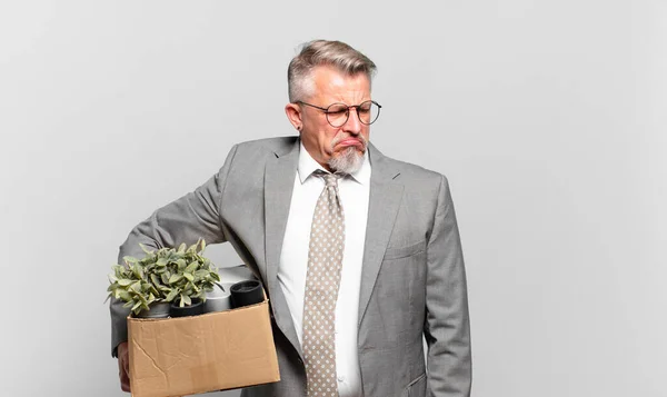 Der Pensionierte Geschäftsmann Fühlt Sich Traurig Verärgert Oder Wütend Und — Stockfoto