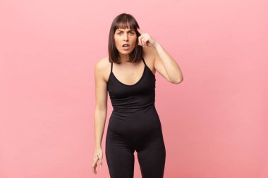 athlete woman looking surprised, open-mouthed, shocked, realizing a new thought, idea or concept