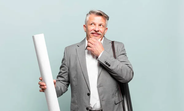 Senior Architect Smiling Happily Daydreaming Doubting Looking Side — Stock Photo, Image