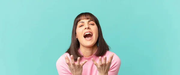 Pretty Woman Looking Desperate Frustrated Stressed Unhappy Annoyed Shouting Screaming — Stock Photo, Image