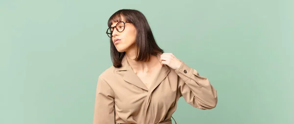 Mulher Bonita Sentindo Estressada Ansiosa Cansada Frustrada Puxando Pescoço Camisa — Fotografia de Stock