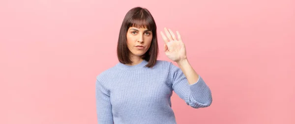 Pretty Woman Looking Serious Stern Displeased Angry Showing Open Palm — Stock Photo, Image