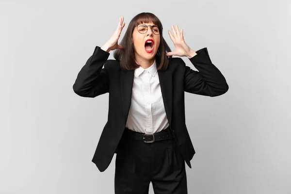 Young Businesswoman Screaming Hands Air Feeling Furious Frustrated Stressed Upset — Stock Photo, Image