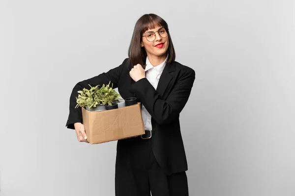 Zakenvrouw Die Zich Gelukkig Positief Succesvol Voelt Gemotiveerd Bij Een — Stockfoto