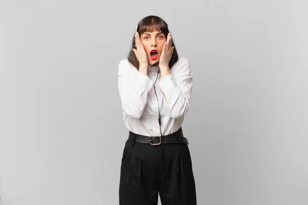 Telemarketer Woman Feeling Shocked Scared Looking Terrified Open Mouth Hands — Stock Photo, Image
