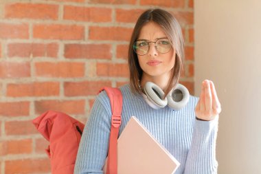 Güzel öğrenci kapiş ya da para hareketi yapıyor, sana borçlarını ödemeni söylüyor.!