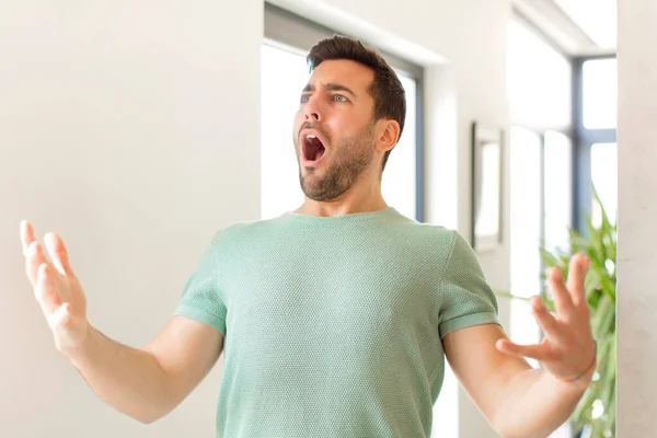 Homem Bonito Realizando Ópera Cantando Concerto Show Sentindo Romântico Artístico — Fotografia de Stock