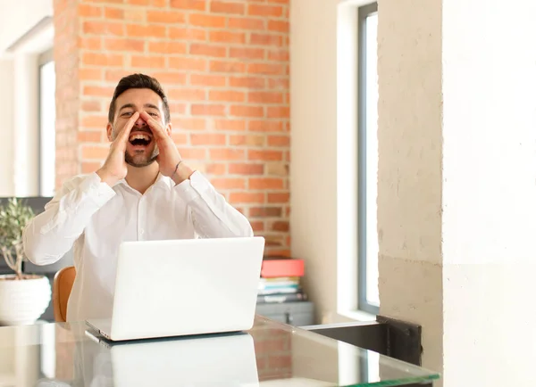 Handsome Businessman Feeling Happy Excited Positive Giving Big Shout Out — Stock Photo, Image