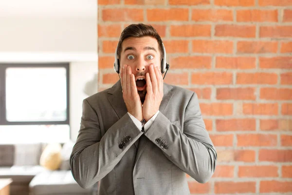 Handsome Telemarketer Feeling Shocked Scared Looking Terrified Open Mouth Hands — Stock Photo, Image