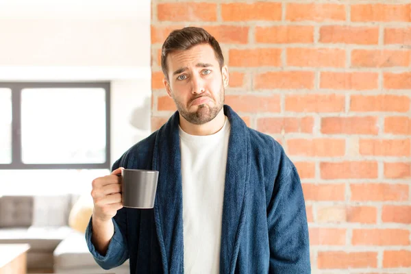 Schöner Mann Der Traurig Und Weinend Mit Einem Unglücklichen Blick — Stockfoto