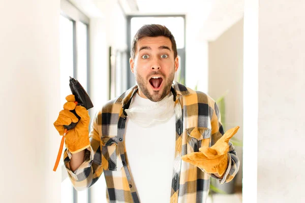 Handyman Feeling Extremely Shocked Surprised Anxious Panicking Stressed Horrified Look — Stock Photo, Image