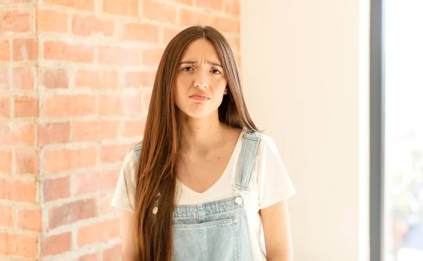 Mulher Bonita Sentindo Triste Choramingas Com Olhar Infeliz Chorando Com — Fotografia de Stock