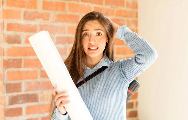 Mooie Architect Voelt Zich Gestrest Bezorgd Angstig Bang Met Handen — Stockfoto