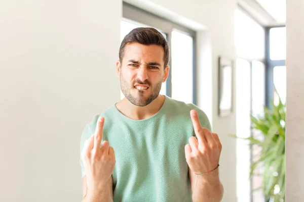 Homem Bonito Sentindo Provocante Agressivo Obsceno Lançando Dedo Médio Com — Fotografia de Stock