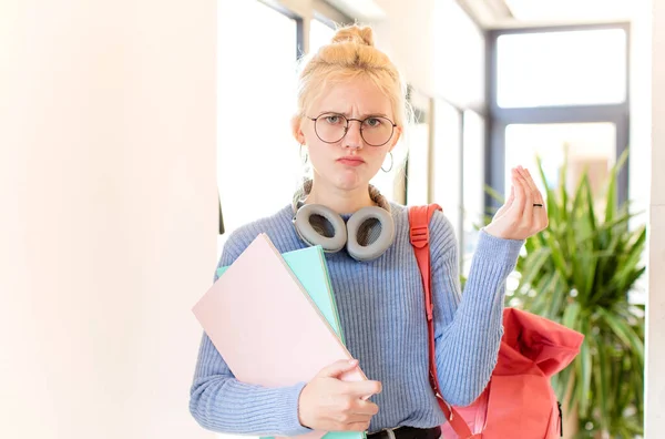 Mooie Student Maken Capice Geld Gebaar Vertellen Schulden Betalen — Stockfoto