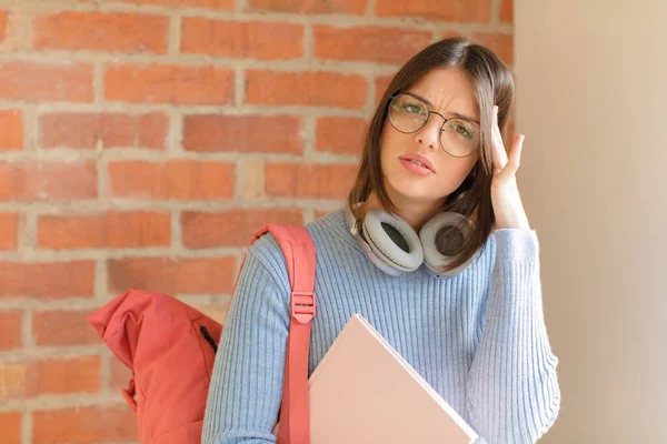 Mooie Student Voelt Zich Verveeld Gefrustreerd Slaperig Een Vermoeiende Saaie — Stockfoto