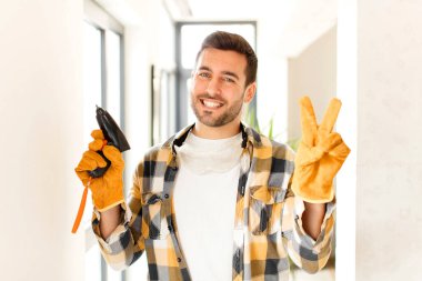 Becerikli, gülümseyen ve mutlu görünen, tasasız ve olumlu, zafer ya da barışı simgeleyen bir el.