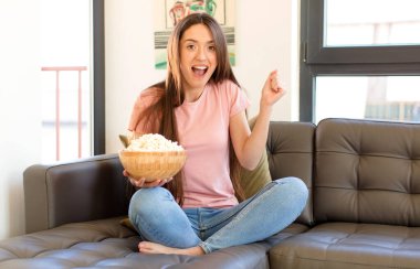 Şok oldum, heyecanlandım ve mutluyum, gülüyorum ve başarıyı kutluyorum,!