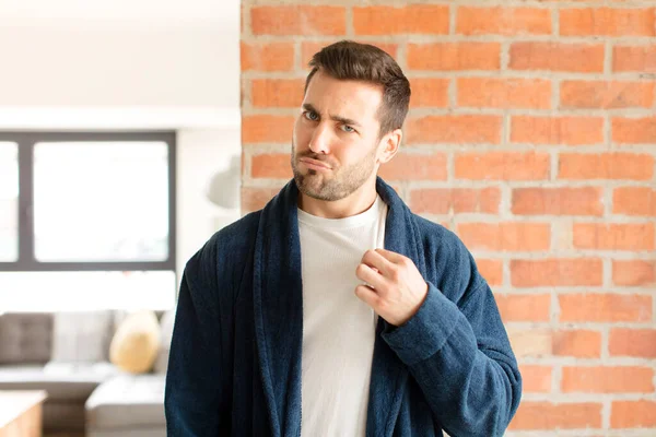 Hombre Guapo Arrogante Exitoso Positivo Orgulloso Apuntando Mismo — Foto de Stock