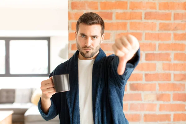 Schöner Mann Der Sich Kreuzt Wütend Genervt Enttäuscht Oder Unzufrieden — Stockfoto