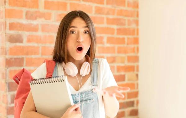 Sentirse Extremadamente Conmocionado Sorprendido Ansioso Asustado Con Una Mirada Estresada —  Fotos de Stock