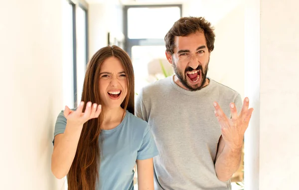 Junges Paar Das Wütend Genervt Und Frustriert Schreit Wtf Oder — Stockfoto