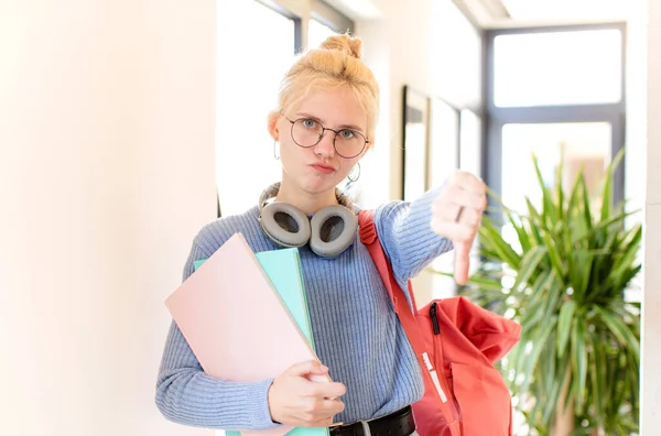 Mooie Student Gevoel Kruis Boos Geïrriteerd Teleurgesteld Ontstemd Met Duimen — Stockfoto