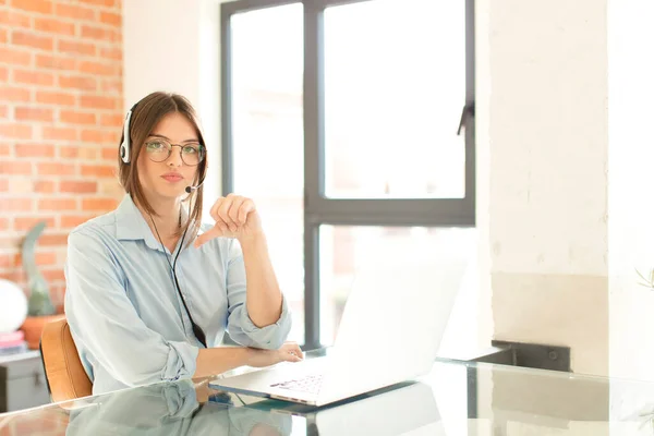 Pretty Telemarketer Feeling Cross Angry Annoyed Disappointed Displeased Showing Thumbs — Stock Photo, Image