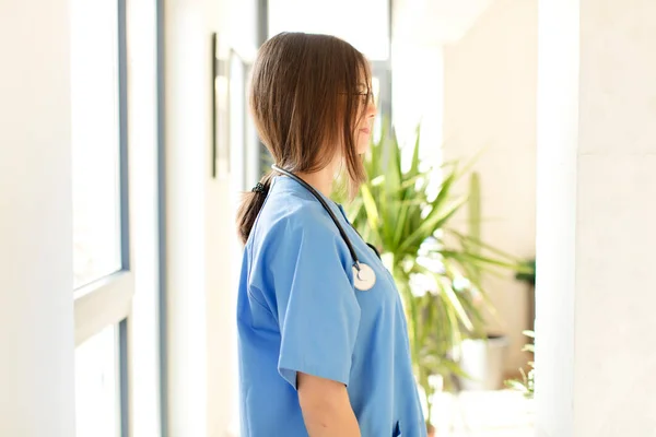 Pretty Nurse Profile View Looking Copy Space Ahead Thinking Imagining — Stock Photo, Image