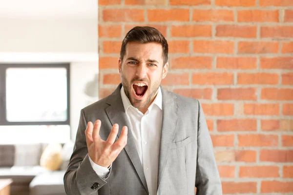 Guapo Hombre Negocios Mirando Enojado Molesto Frustrado Gritando Wtf Que —  Fotos de Stock