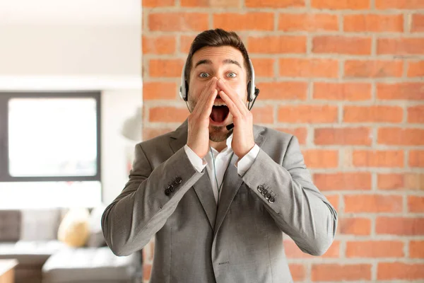 Handsome Telemarketer Feeling Happy Excited Positive Giving Big Shout Out — Stock Photo, Image