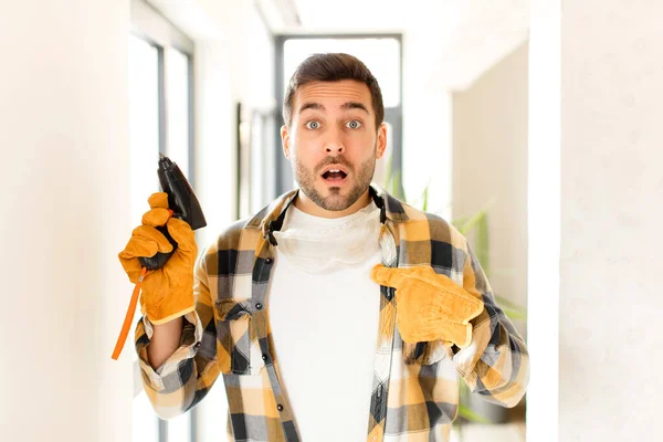 Handyman Looking Shocked Surprised Mouth Wide Open Pointing Self — Stock Photo, Image