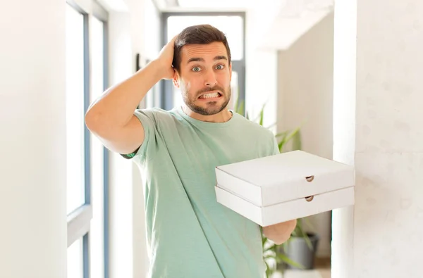 Stilig Man Stressad Orolig Orolig Eller Rädd Med Händerna Huvudet — Stockfoto