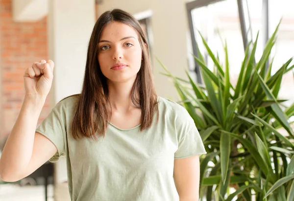 Pretty Woman Feeling Serious Strong Rebellious Raising Fist Protesting Fighting — Stock Photo, Image