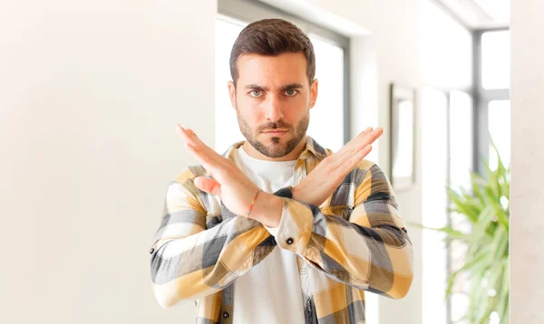 Knappe Man Die Geïrriteerd Ziek Van Houding Kijkt Genoeg Zegt — Stockfoto