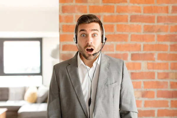 Handsome Telemarketer Looking Very Shocked Surprised Staring Open Mouth Saying — Stock Photo, Image