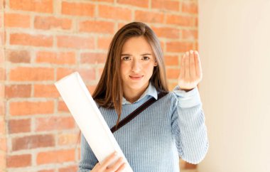 Güzel mimar kapiş ya da para hareketi yapıyor, sana borçlarını ödemeni söylüyor.!