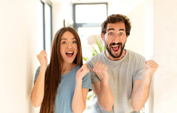 Young Couple Feeling Shocked Excited Happy Laughing Celebrating Success Saying — Stock Photo, Image
